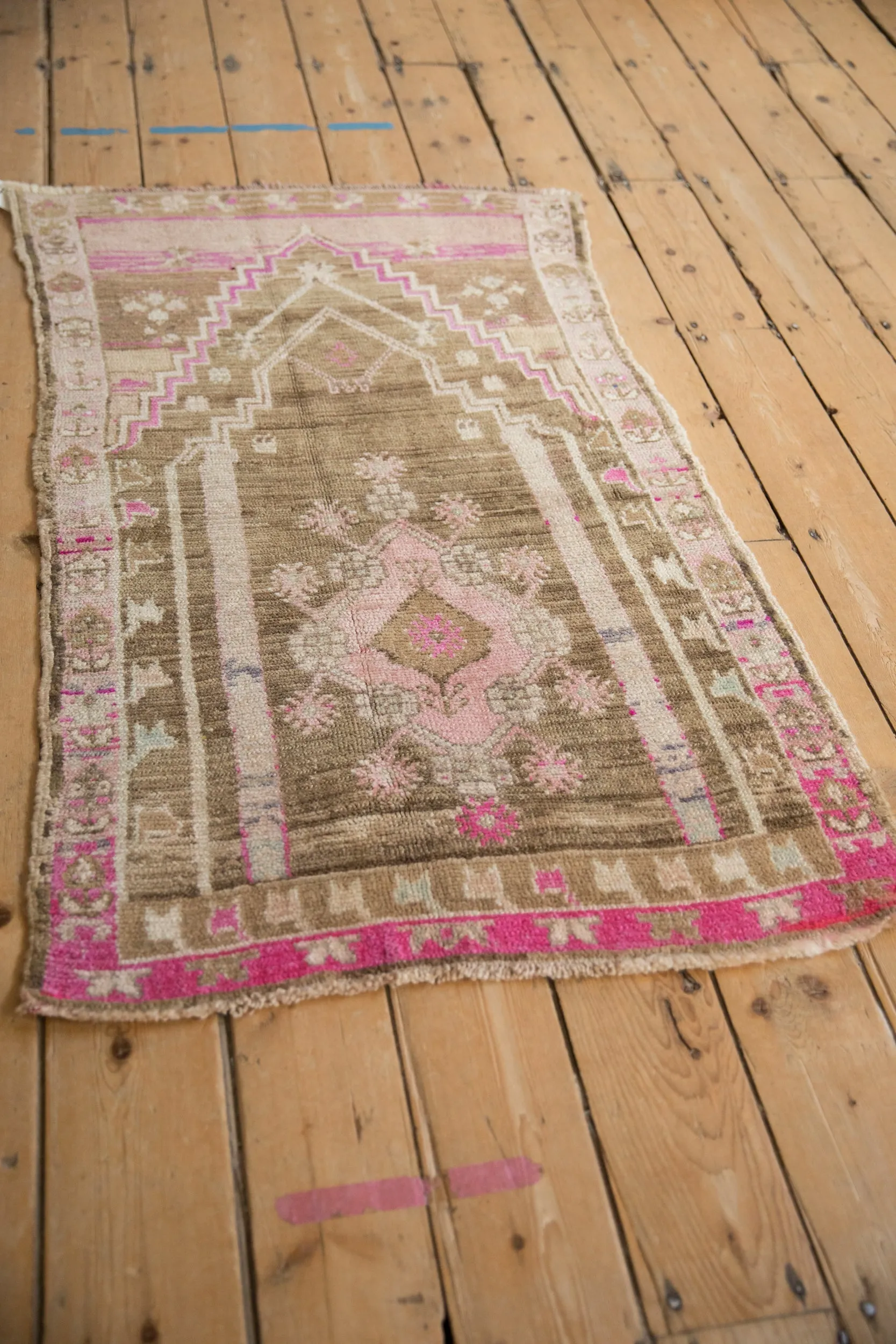 2.5x4.5 Vintage Distressed Oushak Rug