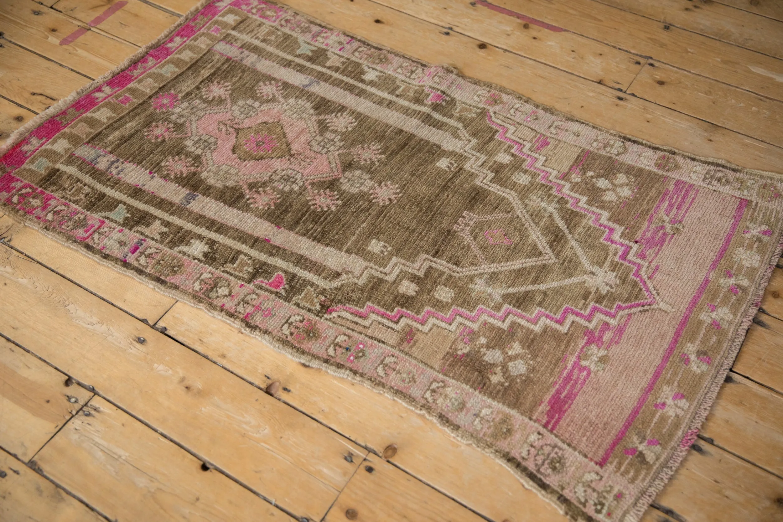 2.5x4.5 Vintage Distressed Oushak Rug