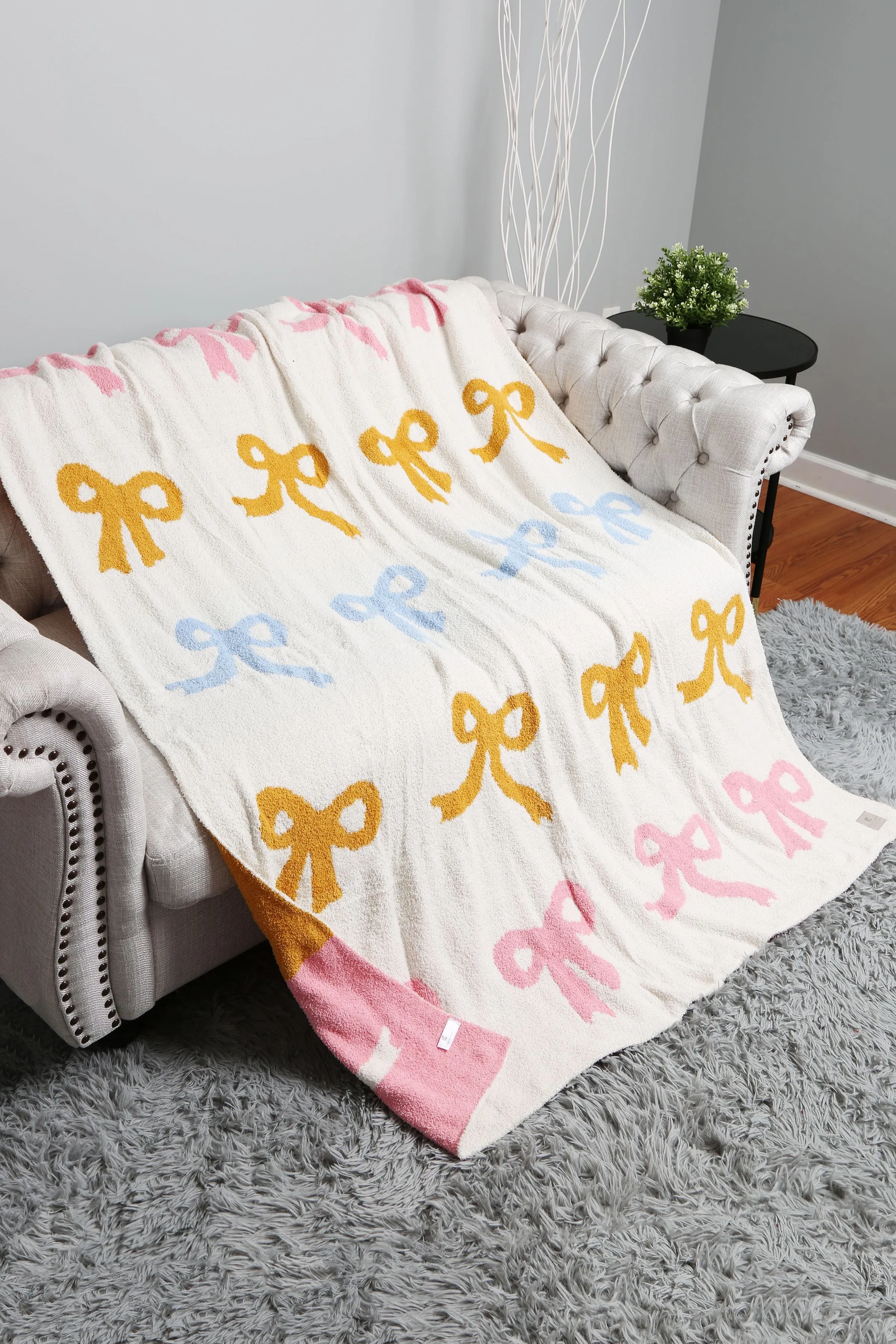 Bow Print Cozy Throw Blanket