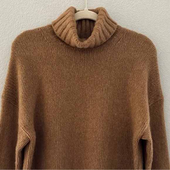 Everlane Cloud Turtleneck Sweater Wool Alpaca Knit Classic Minimalist Tan L