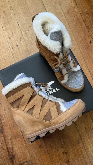 Joan of Arctic Wedge II Cozy Booties