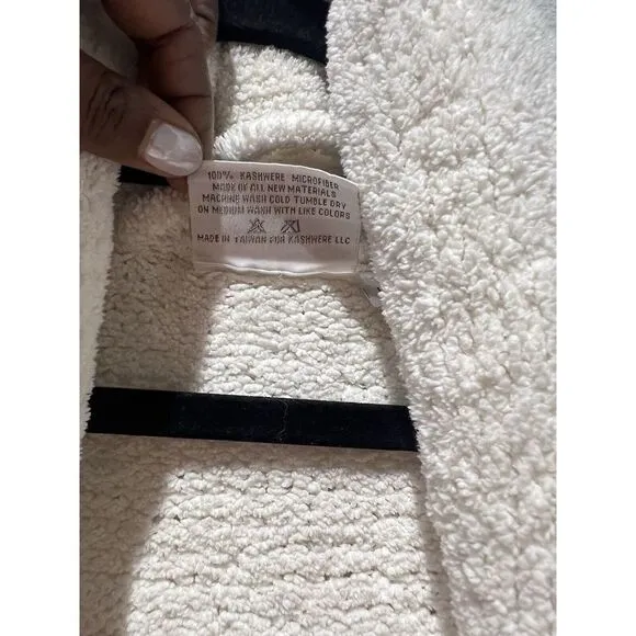 Kashwere Shawl Collar Cream Soft Robe Belted‎ Pockets Size L Cozy Loungewear