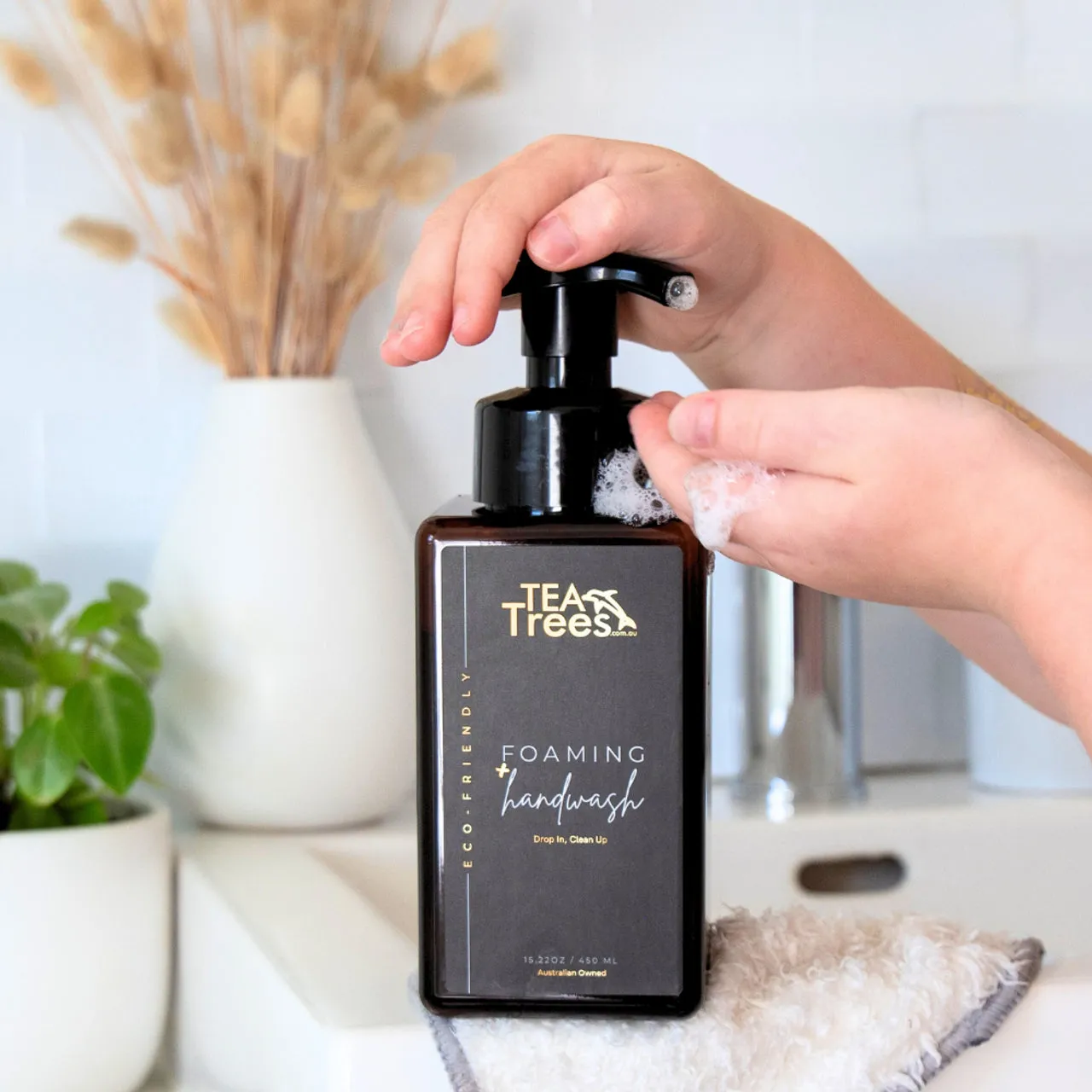 Mix Bliss Foaming Handwash Bottle   4 Refill Tablets - Naturally Anti-Bacterial Vegan-Friendly