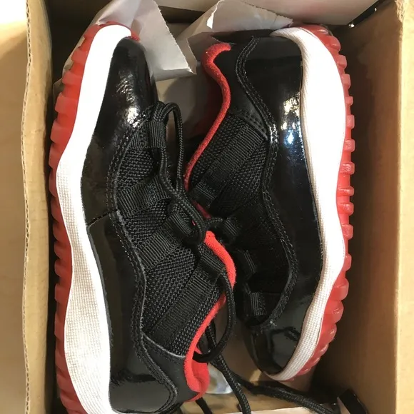 Rare Jordan 11 Bred Low 9C size