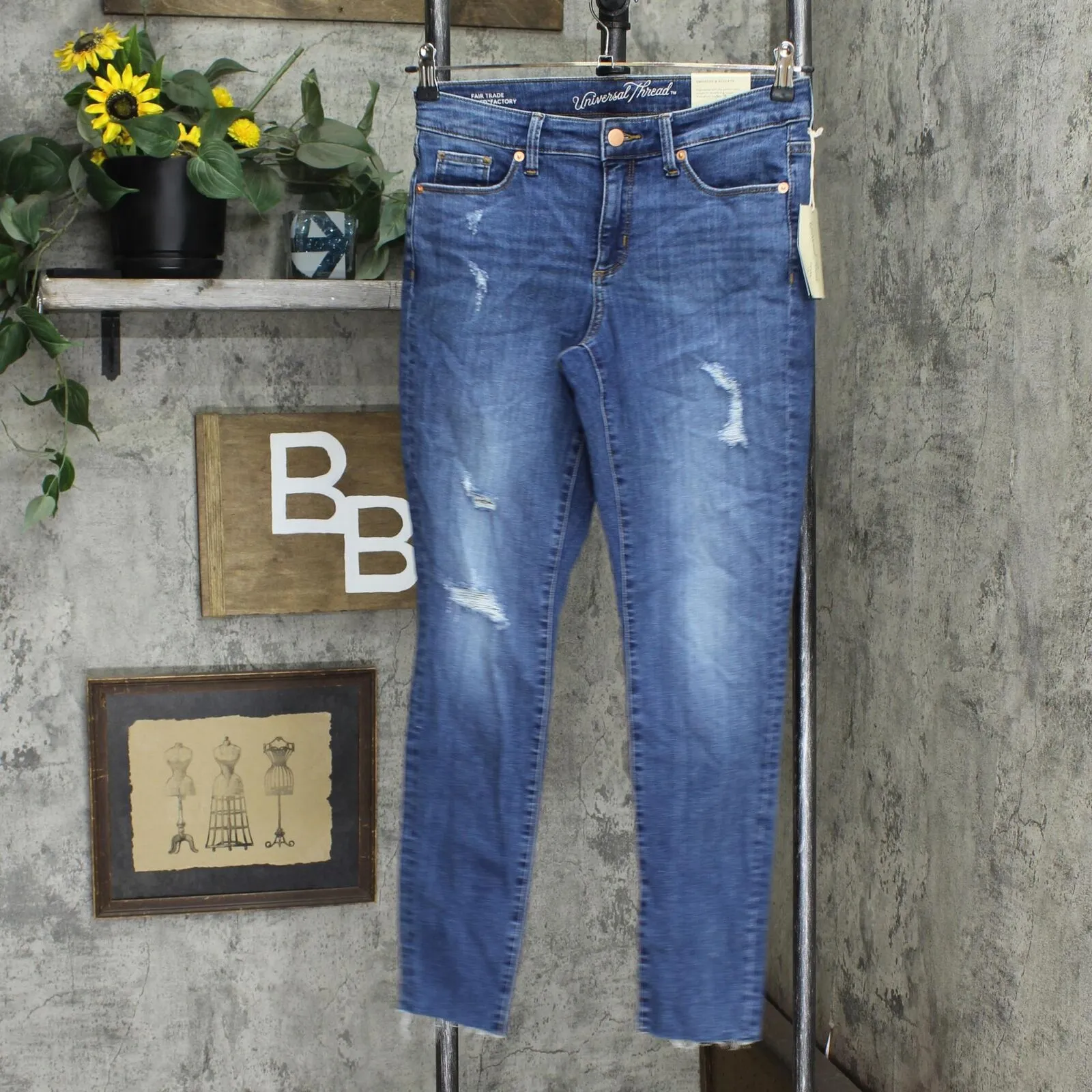 Universal Thread Women's Mid-Rise Skinny Raw Hem Ankle Jeans 564117